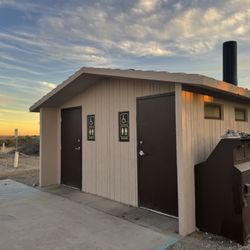 Holtville Hot Spring - The bathrooms
