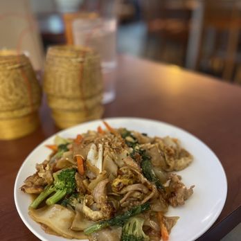 Pattaya Thai - Padsew noodles - Thai Near Me - Honolulu, Hawaii