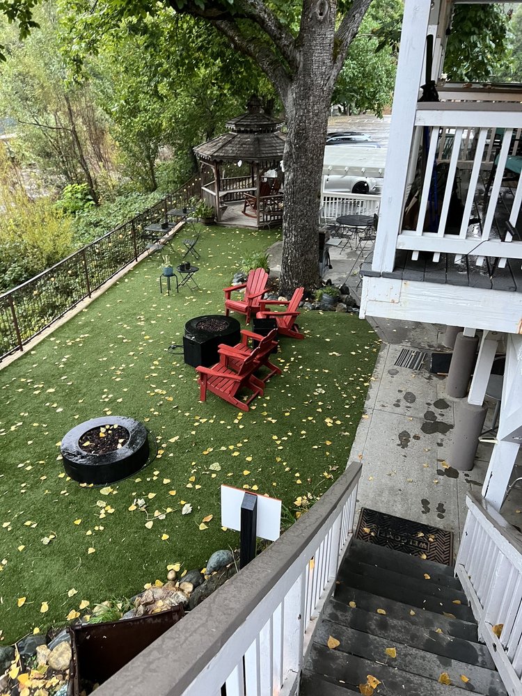 CARRIAGE HOUSE INN Updated September 2024 58 Photos & 49 Reviews