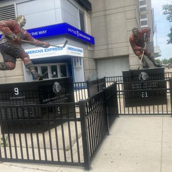 United Center - Statues Of Bobby Hull And Stan Mikita - Stadiums & Arenas Near Me - Chicago, Illinois