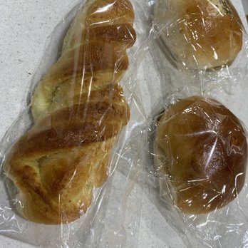 Bakery Everbest - Coconut twist, BBQ pork bun and tuna bun - Bakeries Near Me - Scarborough, Ontario Bakery Everbest - Coconut twist, BBQ pork bun and tuna bun - Bakeries Near Me - Scarborough, Ontario