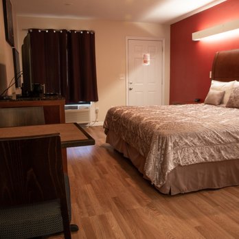 Classic Motor Lodge - KING BED - Hotels Near Me - West Greenwich, Rhode Island