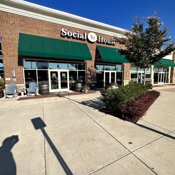 Social House Kitchen & Tap - Outside - New American Near Me - South Riding, Virginia