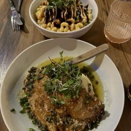 Above: mac n' cheese with short rib.  Below: chicken, potatoes, and broccolini in a lemon caper pan sauce.