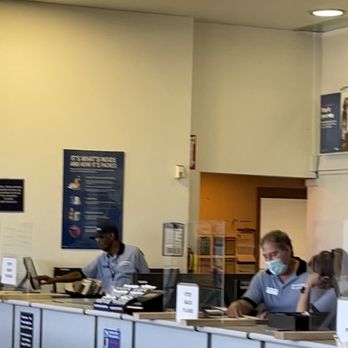 US Post Office - Employees standing around not helping customers - Post Offices Near Me - Denver, Colorado