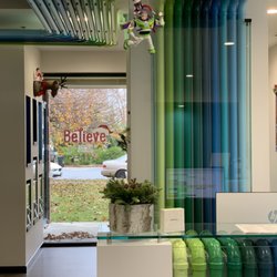 Bayside Kids Dental - Check-in decorated at Christmas
