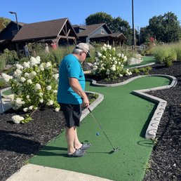 Mini golf course