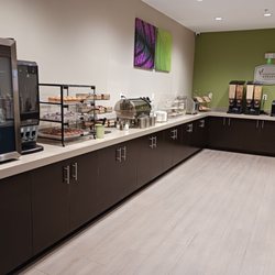 Sleep Inn - Morning breakfast area.