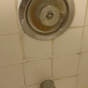 Quality Inn Mill Hall - Lamar - Gross scum from the first room. - Hotels Near Me - Mill Hall, Pennsylvania