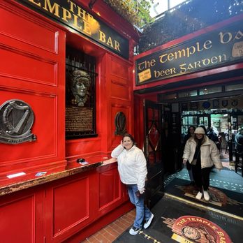 Temple Bar - Foyer - Landmarks & Historical Buildings Near Me - Dublin, D Temple Bar - Foyer - Landmarks & Historical Buildings Near Me - Dublin, D