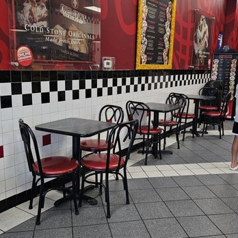 Cold Stone Creamery - Seating - Ice Cream & Frozen Yogurt Near Me - Parker, Colorado