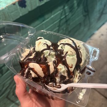 Amy's Ice Creams - Gooey Brownie Sundae - Ice Cream & Frozen Yogurt Near Me - Austin, Texas