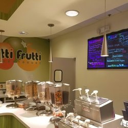 Tutti Frutti Frozen Yogurt - Black milk is yum