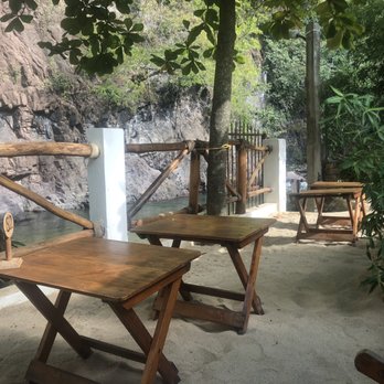 El Rio - To the right of our seats, entrance to the river from the restaurant. - Barbeque Near Me - Las Juntas, JAL