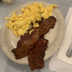 Tommy's 4th Street Bar & Grill - Eggs and bacon
