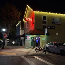 Bob's Club - Outside