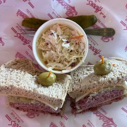 Reuben Sandwich Reuben Sandwich