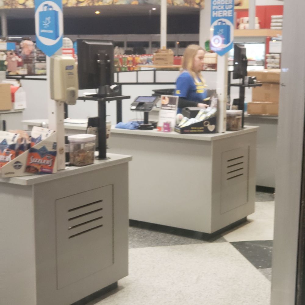 The closing manager who ignored me at 8:57 pm and laughed at me waiting by the door. She scurried when she saw me taking the picture. The closing manager who ignored me at 8:57 pm and laughed at me waiting by the door. She scurried when she saw me taking the picture.