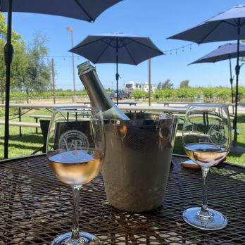 Van Ruiten Family Winery - Sparkling rose - Wineries Near Me - Lodi, California Van Ruiten Family Winery - Sparkling rose - Wineries Near Me - Lodi, California
