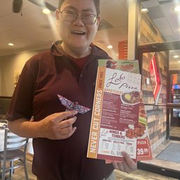 Daniel is an origami artist & pizza poet! Daniel is an origami artist & pizza poet!