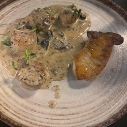 Scallops with a fantastic oyster mushroom. The sauce was light and full of flavor Scallops with a fantastic oyster mushroom. The sauce was light and full of flavor