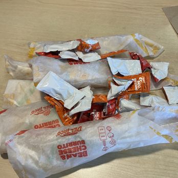 Del Taco - Lots of hot sauce packets coming in clutch - Tacos Near Me - Gustine, California Del Taco - Lots of hot sauce packets coming in clutch - Tacos Near Me - Gustine, California