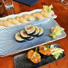 Hotate nigiri, makanai, Uni Nigiri Hotate nigiri, makanai, Uni Nigiri