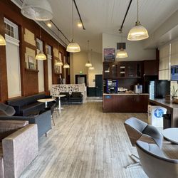 Amtrak Metropolitan Lounge