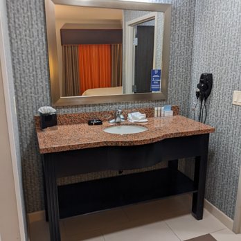 Hampton Inn & Suites Tulsa/Central - King bed suite at the Hampton Inn & Suites Tulsa/Central - Hotels Near Me - Tulsa, Oklahoma