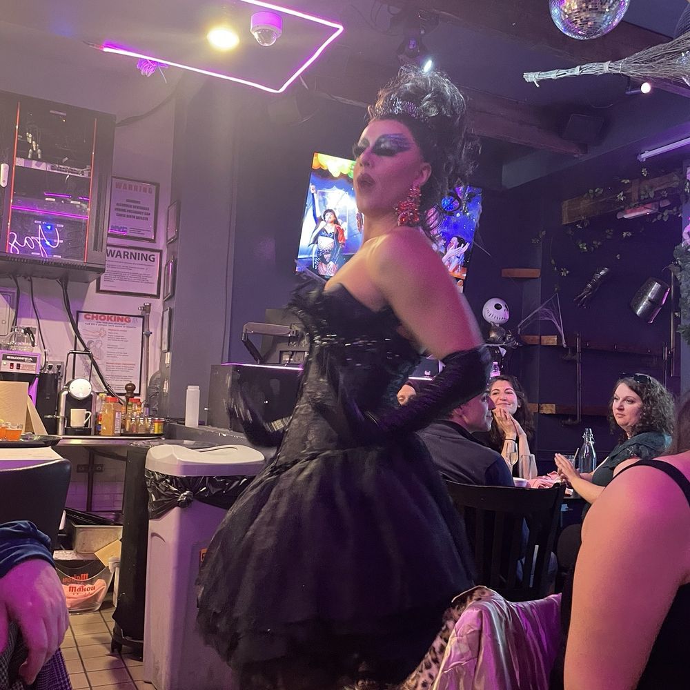 Kween Astoria - Fonda Koxx - Gay Bars Near Me - New York, New York Kween Astoria - Fonda Koxx - Gay Bars Near Me - New York, New York