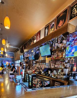 Highland Tavern by null