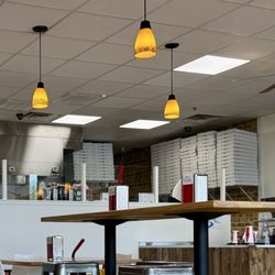 Pepp's Pizzeria - Open kitchen, front counter, and high top.