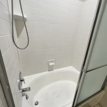 West Coast Reglaze - Master bath before - Refinishing Services Near Me - Perris, California