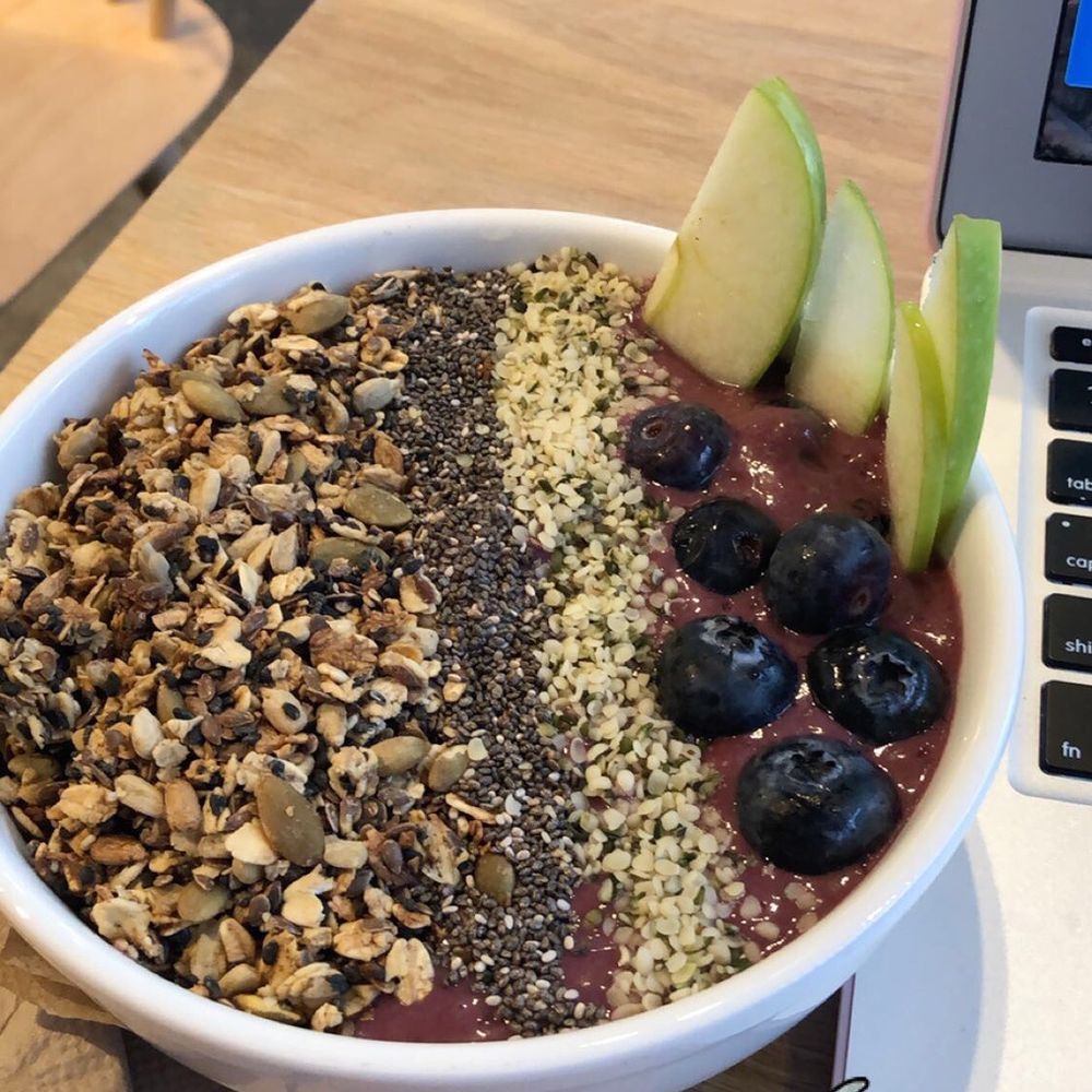 Kupfert & Kim - Açai Smoothie Bowl - Gluten-Free Near Me - Toronto, Ontario Kupfert & Kim - Açai Smoothie Bowl - Gluten-Free Near Me - Toronto, Ontario