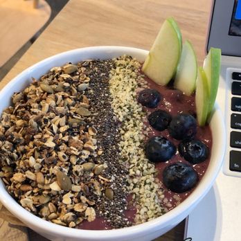 Kupfert & Kim - Açai Smoothie Bowl - Gluten-Free Near Me - Toronto, Ontario Kupfert & Kim - Açai Smoothie Bowl - Gluten-Free Near Me - Toronto, Ontario