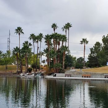 Freestone Park - Waterfall area - Parks Near Me - Gilbert, Arizona