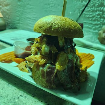 Castaways Gastropub - The meatiest burger on the menu - Gastropubs Near Me - Jensen Beach, Florida