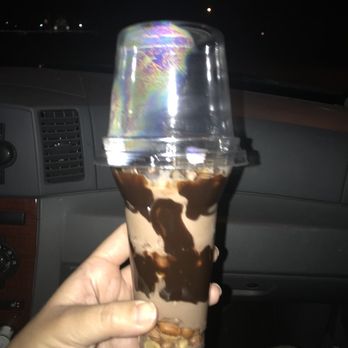 Creamery - A half parfait is what you'll get if the staff feels you've inconvenienced them. - Ice Cream & Frozen Yogurt Near Me - New Lenox, Illinois