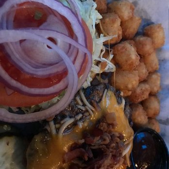 Rocks Lakeview - Big burgers - Sports Bars Near Me - Chicago, Illinois