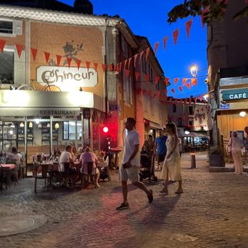 Au Chineur - outside - French Near Me - L'Isle-sur-la-Sorgue, 84 Au Chineur - outside - French Near Me - L'Isle-sur-la-Sorgue, 84