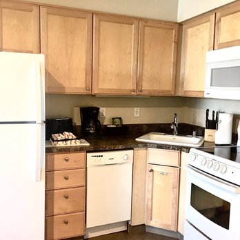 WorldMark Reno - Fully stocked kitchen and layout was very functionable. - Resorts Near Me - Reno, Nevada WorldMark Reno - Fully stocked kitchen and layout was very functionable. - Resorts Near Me - Reno, Nevada