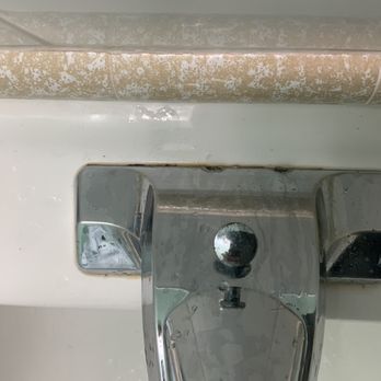 Cardo Vacation Rentals - Grime in Bathroom - Vacation Rentals Near Me - San Diego, California Cardo Vacation Rentals - Grime in Bathroom - Vacation Rentals Near Me - San Diego, California