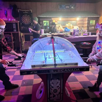 Hicksville Pines - Rec room is full of fun! - Hotels Near Me - Idyllwild, California