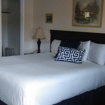 Morro Crest Inn - Room 104. King bed. Flat screen tv. - Hotels Near Me - Morro Bay, California