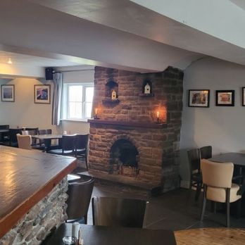 An Bothar Pub - Had a roaring fire and was packed for the game about 20 minutes after this photo was taken. - Pubs Near Me - Dingle, Kentucky