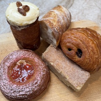 épicerie - Assorted Pastries - Grocery Near Me - Austin, Texas épicerie - Assorted Pastries - Grocery Near Me - Austin, Texas