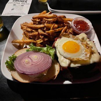 Kuma's Corner - Belmont - The Famous Kuma - Burgers Near Me - Chicago, Illinois