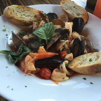 Aumm Aumm - Wine Bars Near Me - North Bergen, New Jersey