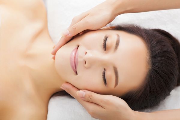 Hydra Facials - Visit our salon and experience our facials services and we specialize in Hydra Facials and have the lowest prices in the area.  We look forward to seeing you.