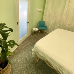 Lively - Bioenergetic Healing - Treatment room.